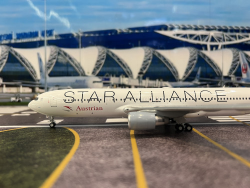 JFox 1:200 Austrian B767-3Z9ER OE-LAZ Star Alliance JF7673019L [Width 24 Length 27 Height 8 cm] 5