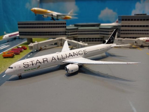 PH1792 1:400 EVA Air 787-10 B-17812 Star Alliance [Width 15 Length 17 Height 4 cms]