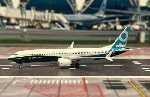 JC Wings 1:400 Boeing B737 MAX 9 N7379E LH4291 [Width 9 Length 10.5 Height 3 cm] 1
