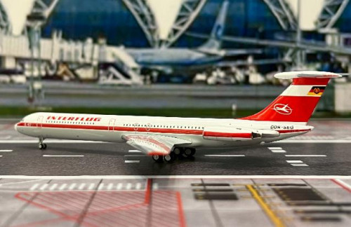 Phoenix 1:400 Interflug IL-62 DDR-SEG PH12051 [Width 11 Length 13.5 Height 3 cm] 3