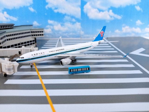 PH1690 1:400 China Southern A330-200 B-6548 [Width 15 Length 14.5 Height 4 cms.]