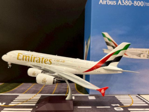 Gemini Jets 1:200 Emirates A380 A6-EV GG21443 [Width 41 Length 38 Height 12 cms]