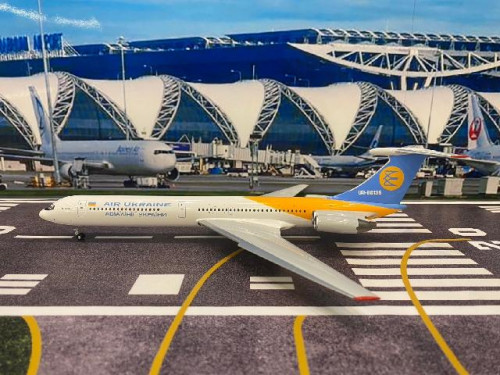 Herpa Wings 1l200 Air Ukraine IL-62M UR-86135 HW572699 [Width 22 Length 27 Height 6 cm] 2