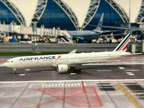  Herpa Wings 1:500 Air France 777-300ER F-GZNF HW535618-001 [Width 13 Length 14.5 Height 3.5 cm]
