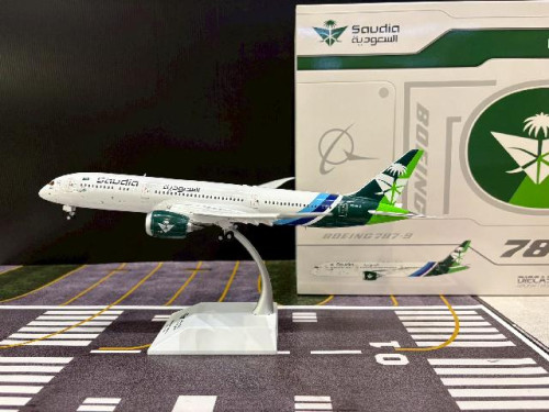 JCWings 1:200 Saudi Arabian 787-9 HZ-ARB FD XX20627A [Width 30 Length 31 Height 8 cm]