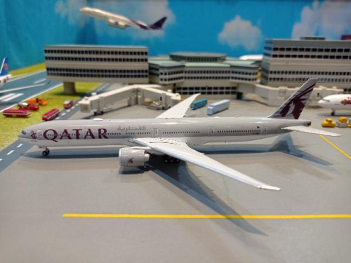 PH1777 1:400 Qatar 777-300ER A7-BEE 25 yrs.[Width 16 Length 18 Height 5 cms] 2