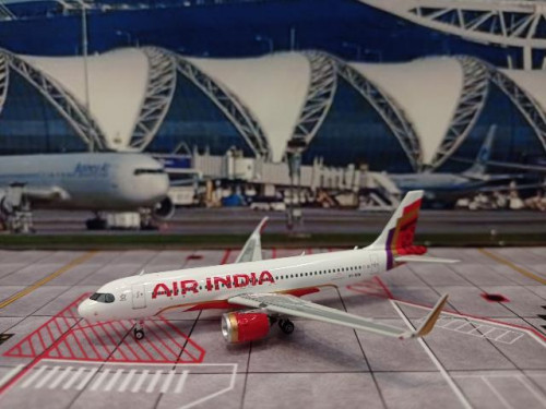 Phoenix PH1907 1:400 Air India A320neo VT-RTN [Width 9 Length 9.5 Height 3 cms]