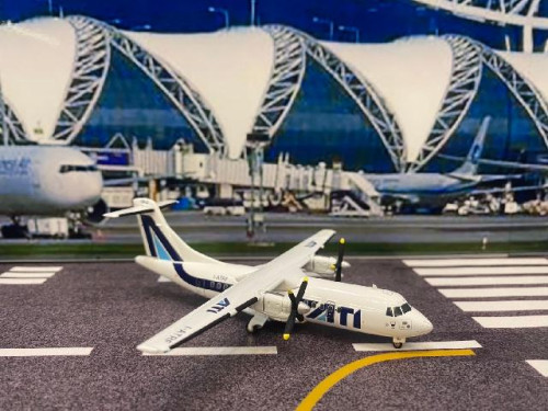 Herpa Wings 1:200 ATI Italiani ATR-42-300 I-ATRF HW572668 [Width 12.5 Length 11.5 Height 3.5 cm] 1