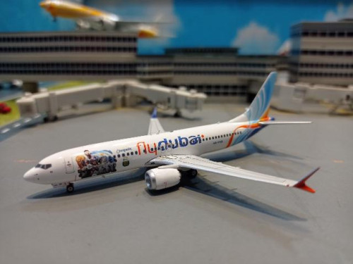 P4503 1:400 FlyDubai 737-8max A6-FKB [Width 9 Length 9.5 Height 3 cms]