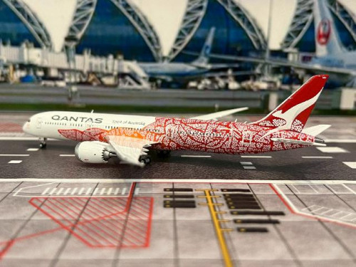 Gemini Jets 1:400 Qantas B787-9 VH-ZND 'Yam Dreaming' GJ2385 [Width 15 Length 15.5 Height 4.5 cm] 3