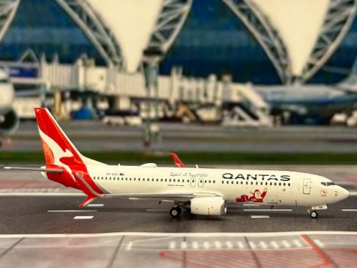Panda 1:400 Qantas 737-800 VH-VZX 'Christmas' 62515 [Width 9 Length 9.5 Height 2.5 cm] 2