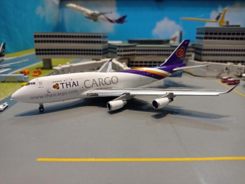 XX40016A 1:400 Thai Cargo 747-400BCF FD HS-TGH [Width 16 Length 16.5 Height 4.5 cms]