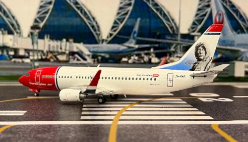 JCWings 1:200 Norwegian 737-300 LN-KHA XX20177 [Width 14 Length 17 Height 5.5 cm] 3