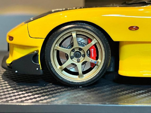 Ignition: IG2228 1:18 Mazda RX-7 (FD3S) Yellow [Width 10 Length 25 Height 7 cms] 8