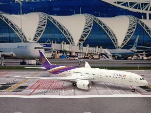 Phoenix PH1708 1:400 Thai 787-9 HS-TWB [Width 15 Length 15.5 Height 4.5 cms] 1