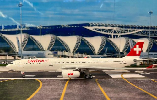 Inflight 1:200 Swiss A330-300 HB-JHH B333JHH  [Width 30 Length 31 Height 8.5 cm] 1
