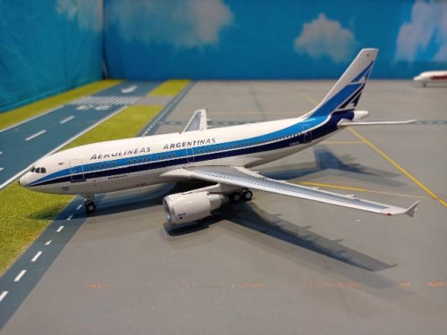 Inflight:IF310LV1020 1:200 Aerolineas A310 F-OGYR [Width 25 Length 28 Height 9 cms]