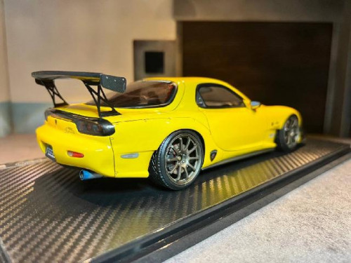Ignition: IG2043 1:18 Feed RX-7 (FD3S) Yellow [Width 10 Length 25 Height 7 cms] 3
