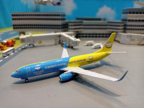 Phoenix [PH1806] 1:400 GOL 737-800 PS-GFD [Width 9 Length 9.5 Height 3 cms]