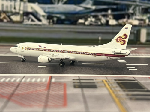 PH1694 1:400 Thai 737-400 HS-TDK King 's logo [Width 7 Length 9 Height 2.5 cm] 3
