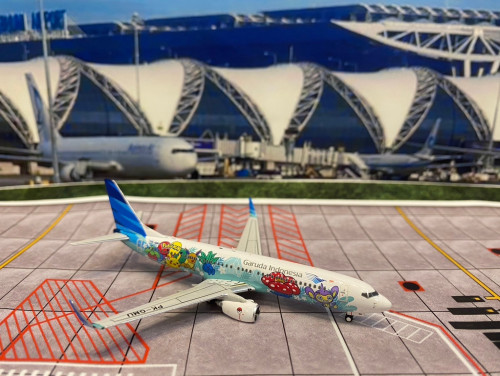 Phoenix P4581 1:400 Garuda Indonesia 737-800 PK-GMU [Width 9 Length 9.5 Height 3 cm] 1