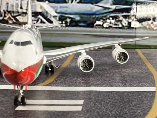 Phoenix 1:400 Oman Royal Flight 747-8HO A4O-HMS PH1933 [Width 18 Length 18.5 Height 4.5 cm] 5