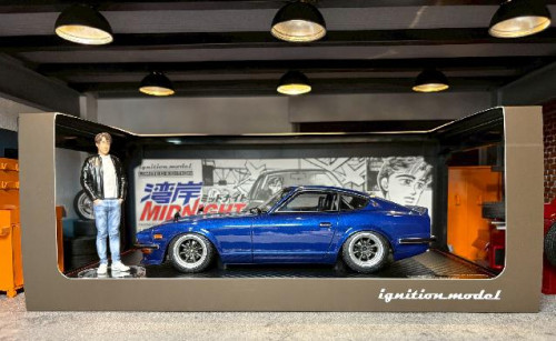 Ignition 1:18 Fairlady Z(S30)Blue MidNight With Mr.Akio Asakura IG3591 [Width 10 Length 25 Height 7 
