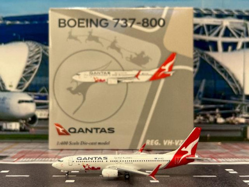 Panda 1:400 Qantas 737-800 VH-VZX 'Christmas'62515 [Width 9 Length 9.5 Height 3 cms]