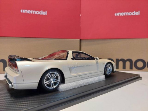 One Model: 20D05-01 1:18 NSX Tsuchiya Whi [Width 10 Length 25 Height 5 cms] 2