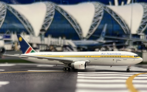 Phoenix 1:400 Air Namibia 767-300ER V5-NMB PH1948 [Width 12.0 Length 13.5 Height 3.5 cm] 2
