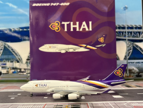  JC Wings LH4215A 1:400 Thai Airways 747-400 HS-TGG [Width 16 Length 17.5 Height 4.5 cm]