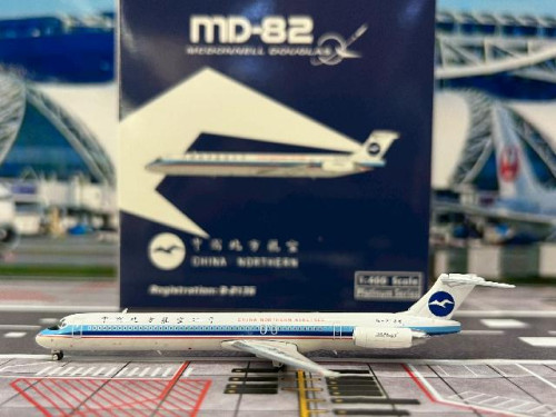 Phoenix 1:400 China Northern MD-82 B-2136 PH12008 [Width 8 Length 11 Height 2 cm]