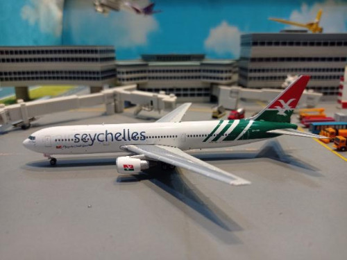 Phoenix PH1846 1:400 Air Seychelles 767-300ER S7-FCS [Width 12 Length 13 Height 3.5 cms] 2