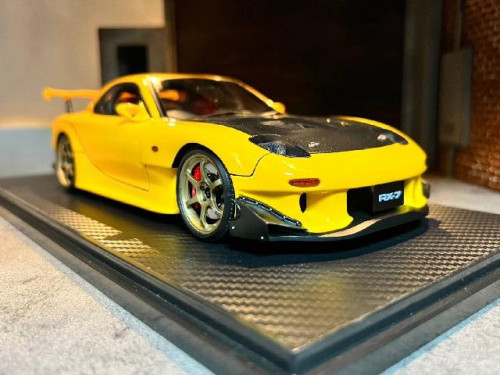 Ignition: IG2228 1:18 Mazda RX-7 (FD3S) Yellow [Width 10 Length 25 Height 7 cms] 1