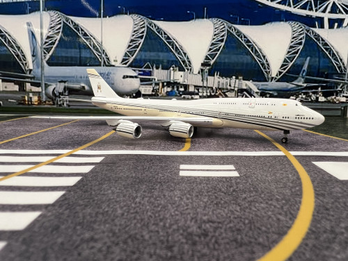 Phoenix 1:400 Brunei Sultan’s Flight 747-8 V8-BKH PH1947 [Width 18 Length 18.5 Height 4.5 cm] 4