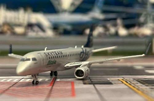 JC Wings 1:400 Alitalia Cityliner ERJ-190STD EI-RND