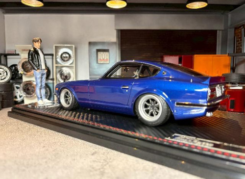 Ignition 1:18 Fairlady Z(S30)Blue MidNight With Mr.Akio Asakura IG3591 [Width 10 Length 25 Height 7 3