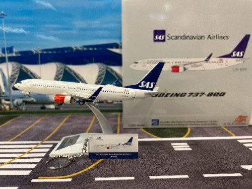 JFox 1:200 SAS 737-700 LN-RRF JF7378050L [Width 18 Length 17 Height 6 cms]