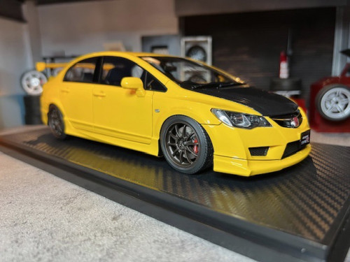 Ignition [IG2831] 1:18 Honda Civic(FD2) Type R Yellow [Width 10 Length 27 Height 7 cms] 1