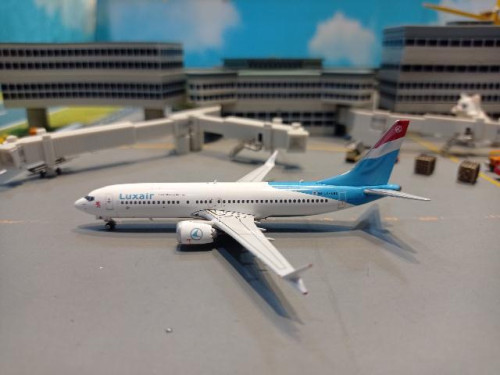 Phoenix PH1847 1:400 Luxair 737-8max LX-LBL [Width 9 Length 9.5 Height 3 cms] 2