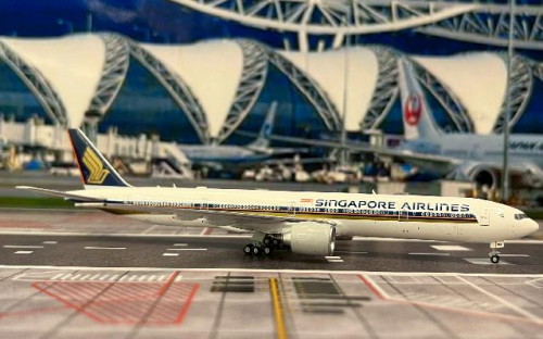 JC Wings 1:400 Singapore 777-300ER 9V-SWZ EW477W010 [Width 16 Length 18 Height 5 cm] 2