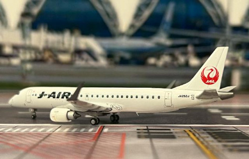 JC Wings 1:400 J-Air ERJ-190STD JA252J EW4190003 [Width 7 Length 9 Height 2.5 cm] 8