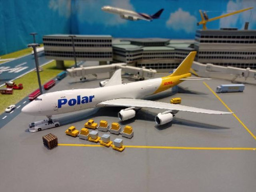 P4464 1:400 Polar x DHL 747-8F N855GT [Width 18 Length 18.5 Height 4.5 cms]