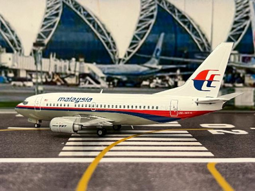 JC Wing 1:200 Malaysia Airlines B737-500 9M-MFH XX20254 [Width 14 Length 15.5 Height 4.5 cm] 3