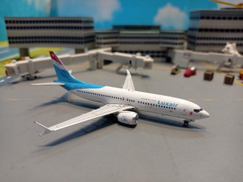 Phoenix PH1847 1:400 Luxair 737-8max LX-LBL [Width 9 Length 9.5 Height 3 cms] 1