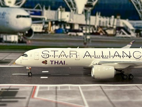 Phoenix 1:400 Thai Airways A350-900 HS-THU Star Alliance PH1981 3