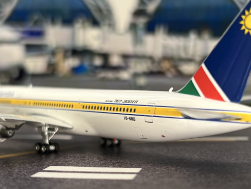 Phoenix 1:400 Air Namibia 767-300ER V5-NMB PH1948 [Width 12.0 Length 13.5 Height 3.5 cm] 6