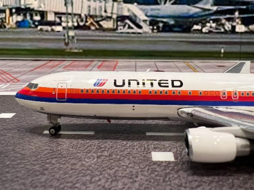 Phoenix 1:400 United 767-300ER N641UA P4617 3