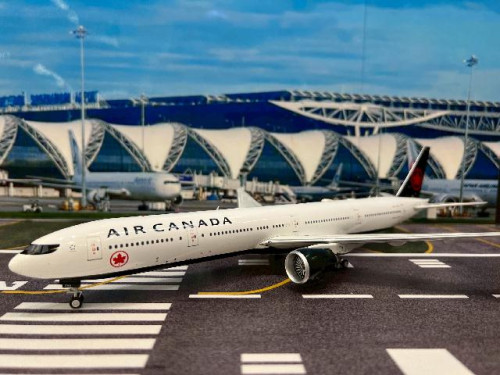 Inflight 1:200 Air Canada 777-333/ER C-FIUR B773ACIUR [Width 33 Length 37 Height 8 cms] 1