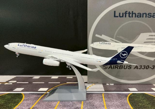 Inflight 1:200 Lufthansa A330-343 D-AIKR B333IKR [Width 30 Length 31 Height 8.5 cm]